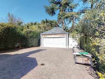 Venta casa de 8 dormitorios en Las Lomas de San Isidro. Venta con renta