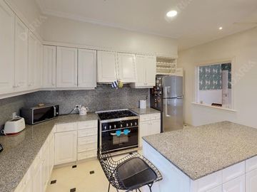Venta casa de 8 dormitorios en Las Lomas de San Isidro. Venta con renta