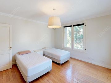 Venta casa de 8 dormitorios en Las Lomas de San Isidro. Venta con renta