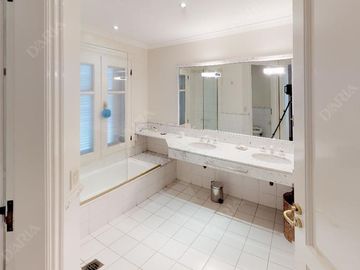 Venta casa de 8 dormitorios en Las Lomas de San Isidro. Venta con renta