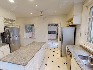Venta casa de 8 dormitorios en Las Lomas de San Isidro. Venta con renta