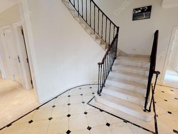 Venta casa de 8 dormitorios en Las Lomas de San Isidro. Venta con renta