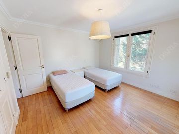Venta casa de 8 dormitorios en Las Lomas de San Isidro. Venta con renta