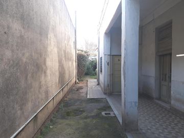 Dr Arturo F Melo 4200  Terreno de 8,66 x 41,06 m  Remedios de Escalada LANUS
