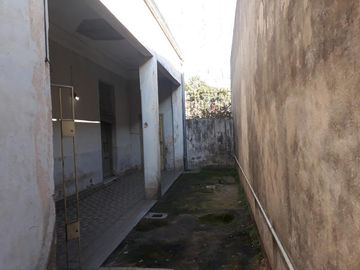 Dr Arturo F Melo 4200  Terreno de 8,66 x 41,06 m  Remedios de Escalada LANUS