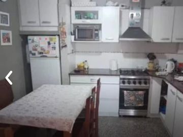 Casa en venta - 2 Dormitorios 1 Baño - Local - 300Mts2 - Ramos Mejía