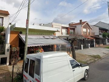 Casa en venta - 2 Dormitorios 1 Baño - Local - 300Mts2 - Ramos Mejía
