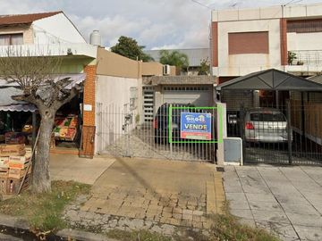 Casa en venta - 2 Dormitorios 1 Baño - Local - 300Mts2 - Ramos Mejía