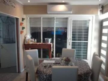 Casa en venta - 2 Dormitorios 1 Baño - Local - 300Mts2 - Ramos Mejía