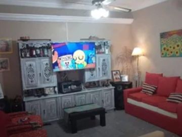 Casa en venta - 2 Dormitorios 1 Baño - Local - 300Mts2 - Ramos Mejía