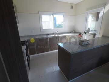 Casa en venta en Fincas de Hudson con amplio Parque