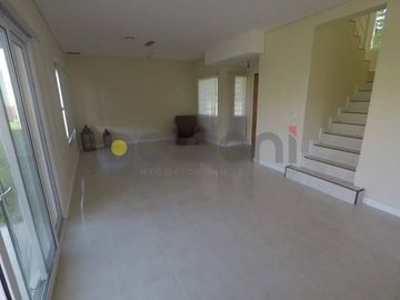 Casa en venta en Fincas de Hudson con amplio Parque