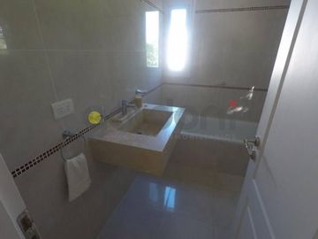 Casa en venta en Fincas de Hudson con amplio Parque
