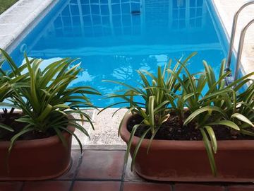 Casa/Duplex 4 ambientes con piscina en venta - Quilmes Residencial-Permuta departamento menor valor