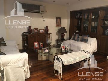 Casa/Duplex 4 ambientes con piscina en venta - Quilmes Residencial-Permuta departamento menor valor