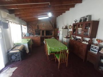 VENDE CASA EN CLAYPOLE