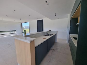 Pilará Casa sobre la laguna | VCO Propiedades