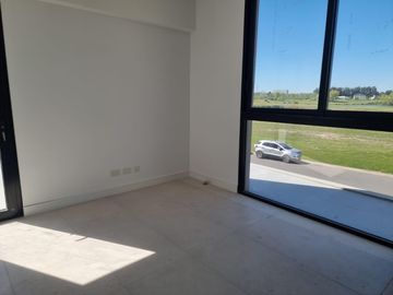 Pilará Casa sobre la laguna | VCO Propiedades