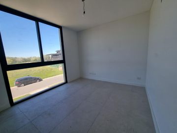 Pilará Casa sobre la laguna | VCO Propiedades