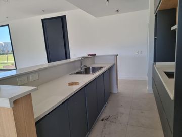 Pilará Casa sobre la laguna | VCO Propiedades