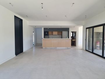 Pilará Casa sobre la laguna | VCO Propiedades