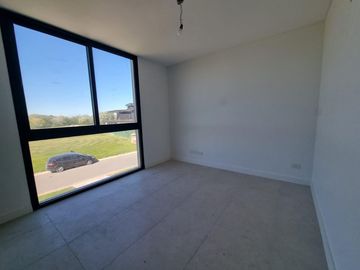 Pilará Casa sobre la laguna | VCO Propiedades