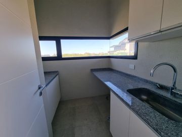 Pilará Casa sobre la laguna | VCO Propiedades
