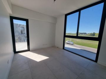 Pilará Casa sobre la laguna | VCO Propiedades