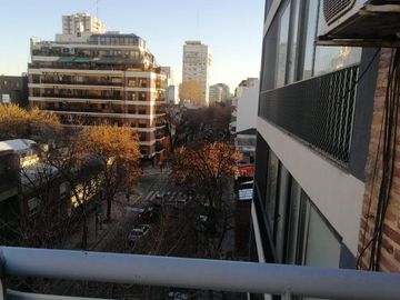 Venta departamento 3 ambientes c/cochera y  balcón Belgrano  chico