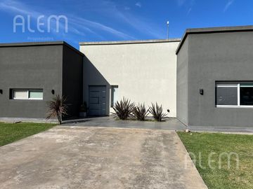 Casa en  venta en Barrio Privado Casuarinas Premium Canning