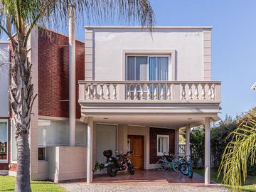 Venta de casa  en Golfer´s Country Club Pilar