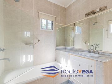 Venta de casa  en Golfer´s Country Club Pilar