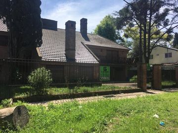 Valor Rebajado! Importantisima Propiedad sobre 3 Lotes sobre calle De La Vega