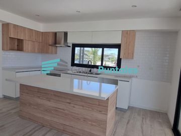 Casa a estrenar con pileta y 4 dormitorios Barrio en Lagos de Canning
