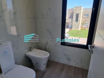 Casa a estrenar con pileta y 4 dormitorios Barrio en Lagos de Canning