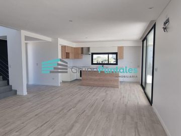 Casa a estrenar con pileta y 4 dormitorios Barrio en Lagos de Canning