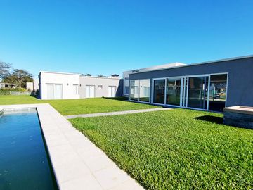 Casa en venta 4 ambientes doble lote en Greenville Hudson Berazategui