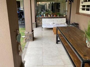 Gran Casa en Adrogue!! Excelente Ubicacion