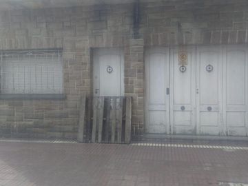 Casa  con lote de 8,66 x 46,5 con dos viviendas  - Sarandi