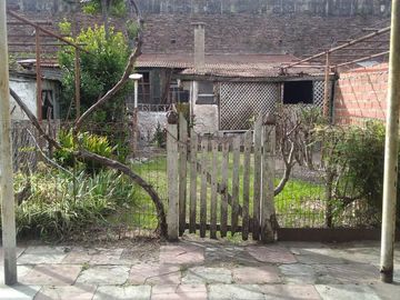 Casa  con lote de 8,66 x 46,5 con dos viviendas  - Sarandi