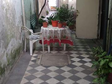 Casa  con lote de 8,66 x 46,5 con dos viviendas  - Sarandi