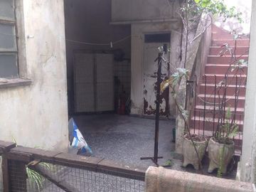 Casa  con lote de 8,66 x 46,5 con dos viviendas  - Sarandi