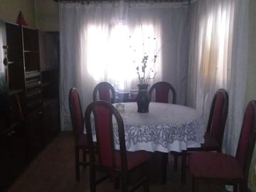 Casa  con lote de 8,66 x 46,5 con dos viviendas  - Sarandi