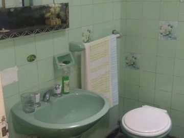 Casa  con lote de 8,66 x 46,5 con dos viviendas  - Sarandi
