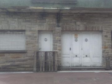 Casa  con lote de 8,66 x 46,5 con dos viviendas  - Sarandi
