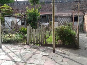 Casa  con lote de 8,66 x 46,5 con dos viviendas  - Sarandi