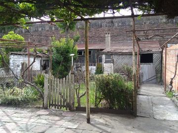 Casa  con lote de 8,66 x 46,5 con dos viviendas  - Sarandi