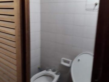 Casa en excelente estado,, 4 ambientes, cocheras, jardin-en venta. Toma menor valor