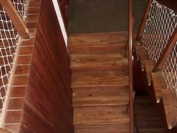 Casa en excelente estado,, 4 ambientes, cocheras, jardin-en venta. Toma menor valor