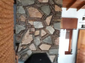Casa en excelente estado,, 4 ambientes, cocheras, jardin-en venta. Toma menor valor